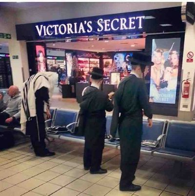 Hasidim praying opposite Victoria's Secret 112-2013